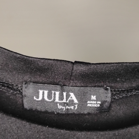 Julia Black Graphic Crop Top - Picture 3 of 3